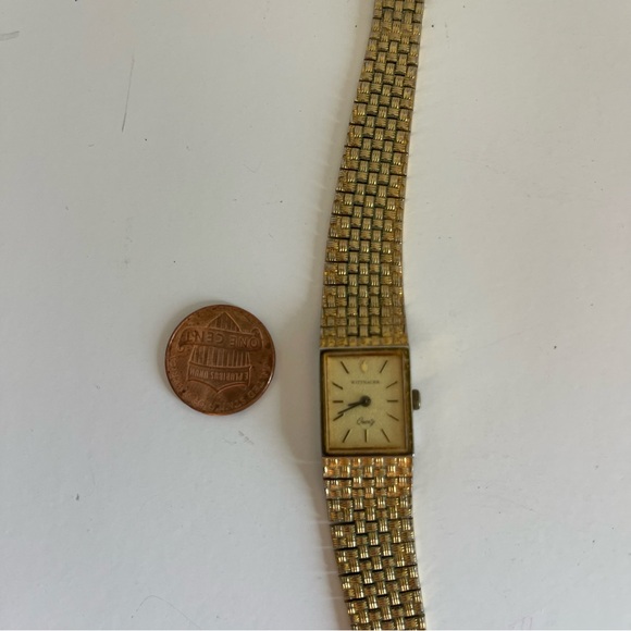 Wittnauer Romance Vintage Womens Gold Tone Watch Needs Battery - Picture 8 of 10
